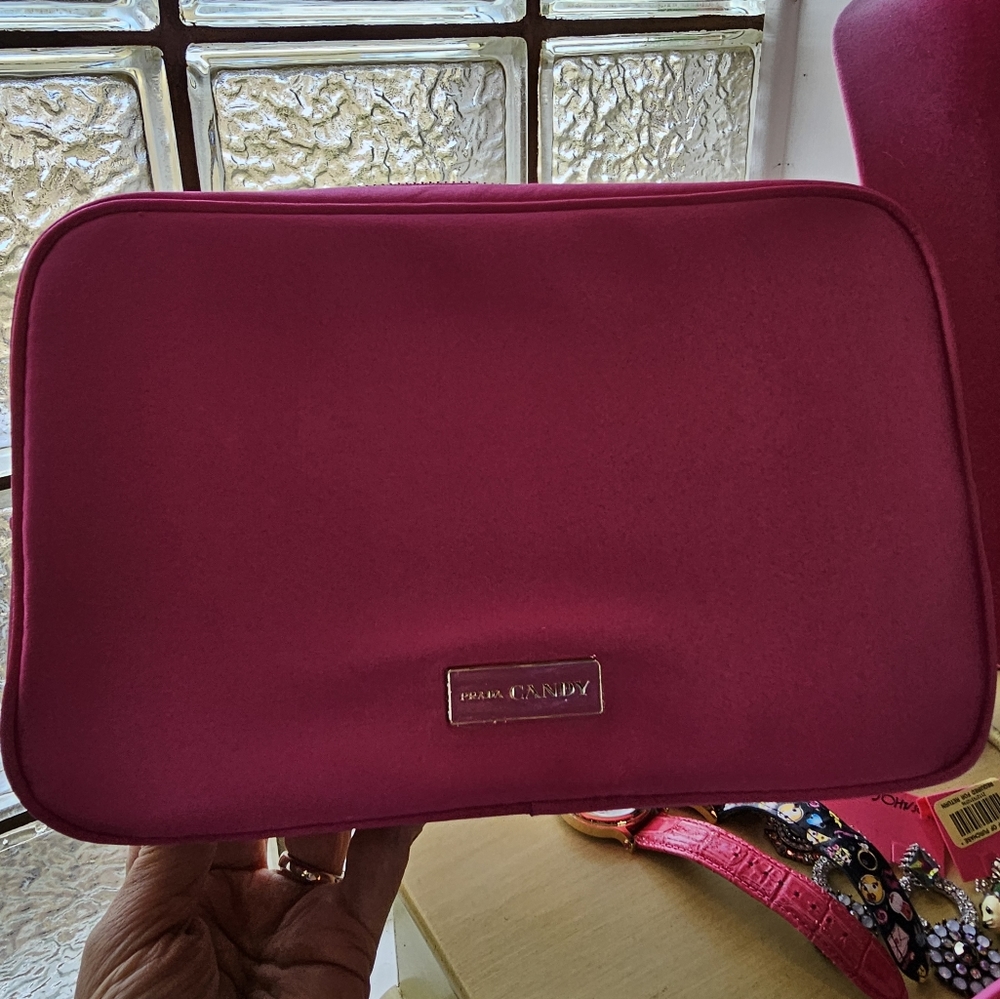 New in box Prada candy satin beauty bag - Picture 4 of 4